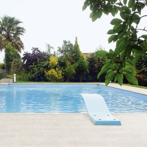 Beton-Poolumrandung