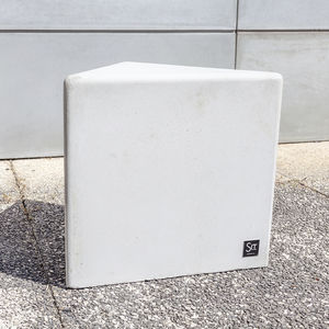 FaserbetonPflanzkübel VIDA 573 SIT dreieckig / hoch / modern