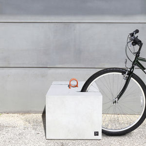 Eisen-Fahrradständer / Beton / gesichert / für öffentliche Bereiche