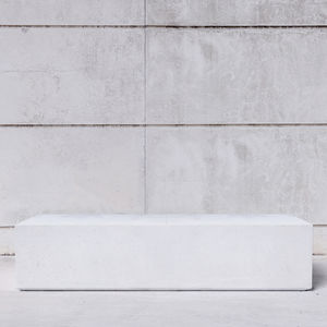 Bank für den öffentlichen Raum / minimalistisches Design 1
