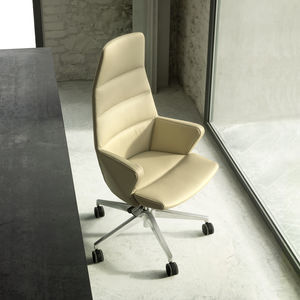 moderner Chefsessel 1