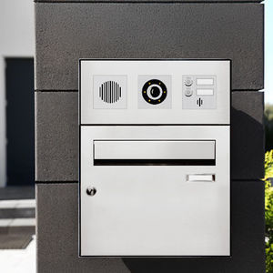 wandmontierter Briefkasten