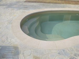 einteiliges Schwimmbecken