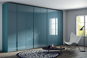 moderner Kleiderschrank 1