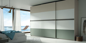 moderner Kleiderschrank 1