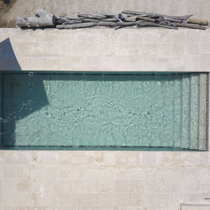 Verstellbarer Schwimmbeckenboden / Stein