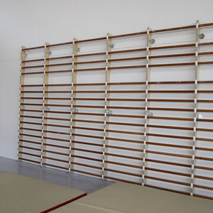 Holzsprossenwand