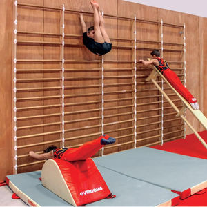 Holzsprossenwand