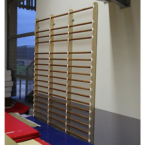 Holzsprossenwand