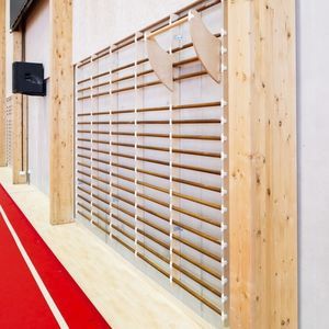Holzsprossenwand