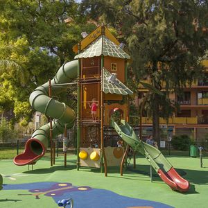 Spielplatzgerät für öffentliche Anlagen 1