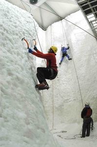 festinstallierte Kletterwand 1