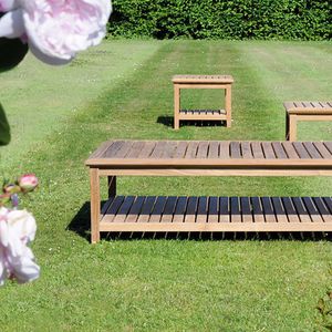 moderner Beistelltisch / aus Teakholz / quadratisch / Garten