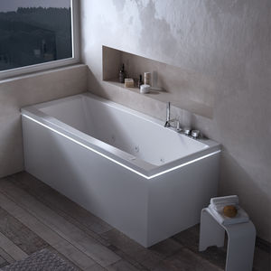 Badewanne in Wandnähe