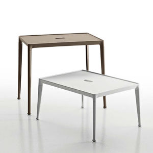 moderner Beistelltisch / aus Iroko / Aluminiumguss / rechteckig
