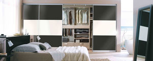 wandmontierter begehbarer Kleiderschrank 1