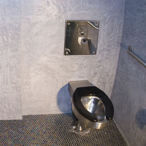 freistehendes WC / Edelstahl / mit Betätigungshebel / für Öffentliche Sanitäreinrichtungen