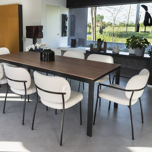 moderner Stuhl 1