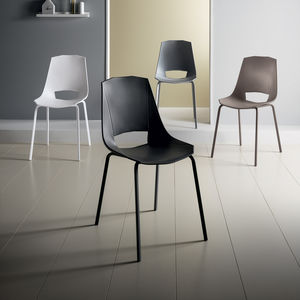 moderner Stuhl 1