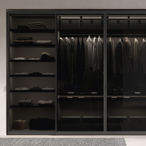Begehbarer Kleiderschrank / Eck