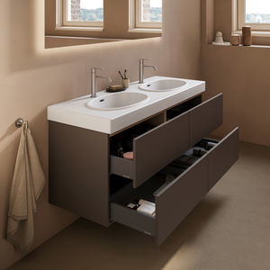 wandhängendes Waschbecken 1