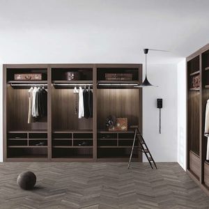 Begehbarer Kleiderschrank / Eck
