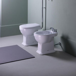 freistehendes WC