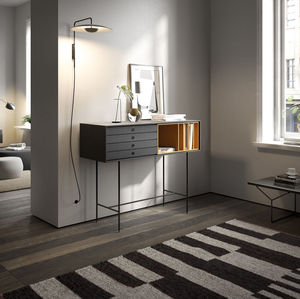 Sideboard mit hohen Beinen