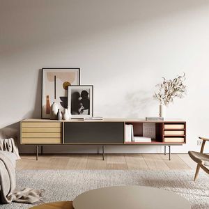 modernes Fernsehmöbel / lackiertes Holz / aus Eiche / aus Nussbaum