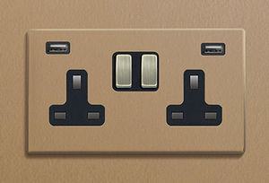 USB-Steckdose / doppelt / wandmontiert / Metall