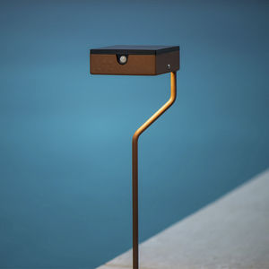 Stehleuchte / Design / lackierter Stahl / Stahl