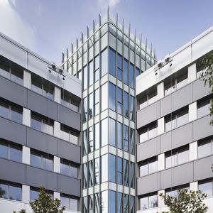 Vorhangfassade / freitragende Struktur / aus Aluminium und Glas