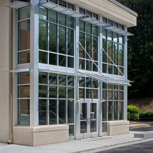 Vorhangfassade / freitragende Struktur