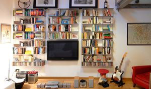 wandmontiertes Bücherregal 1