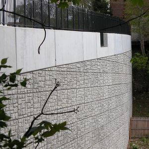 Stahlbeton-Stützmauer