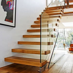gerade Treppe / Holzstufen / ohne Setzstufe / modern