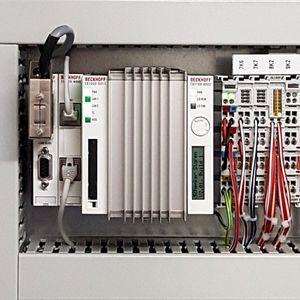 Multifunktionelles Steuerungsgerät 1