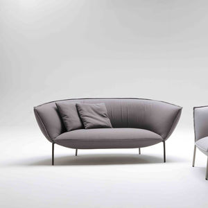 modernes Sofa / Stoff / lackiertes Metall / von Luca Nichetto