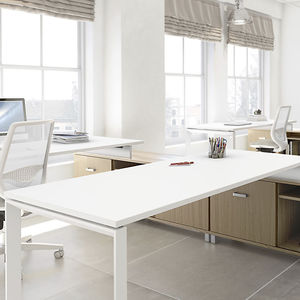 Schreibtisch für Open Space