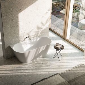 Badewanne in Wandnähe