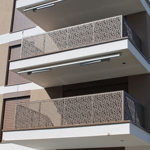 Balkon mit Lochplatten