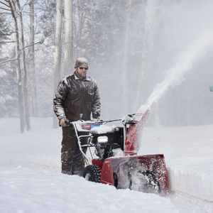 batteriebetriebener Schneepflug