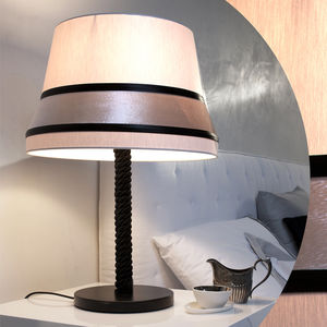 Nachttischlampe