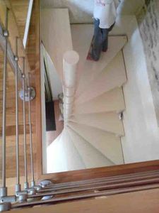 Treppe / abgewinkelte Spindeltreppe