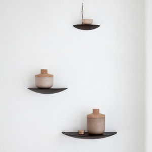 wandmontierte Regale