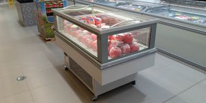 Inselkühlvitrine / auf Rollen / für Geschäfte