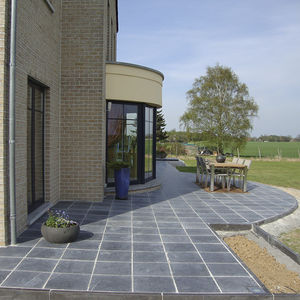 Natursteinplattenbelag