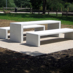 moderner Tisch 1