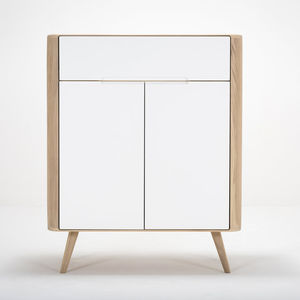 hohes Sideboard
