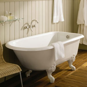 Badewanne auf Füßen